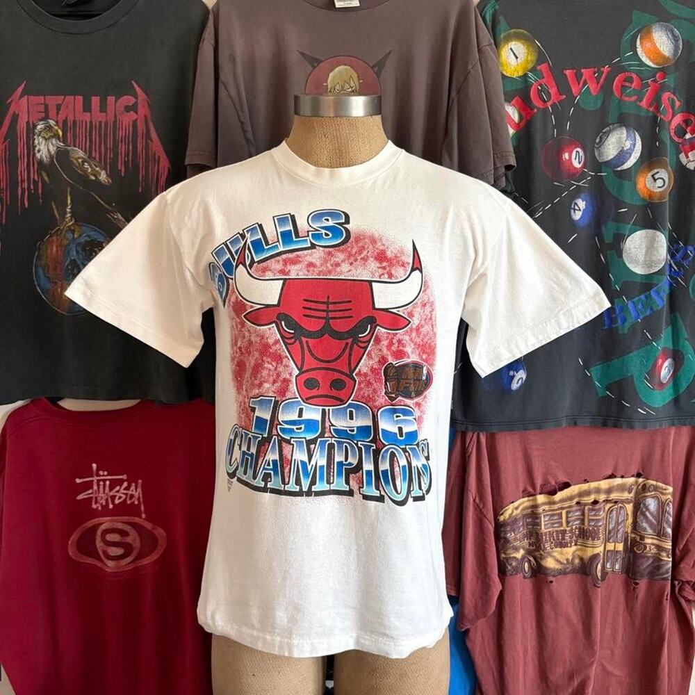 Vintage 1990s chicago bulls t shirt